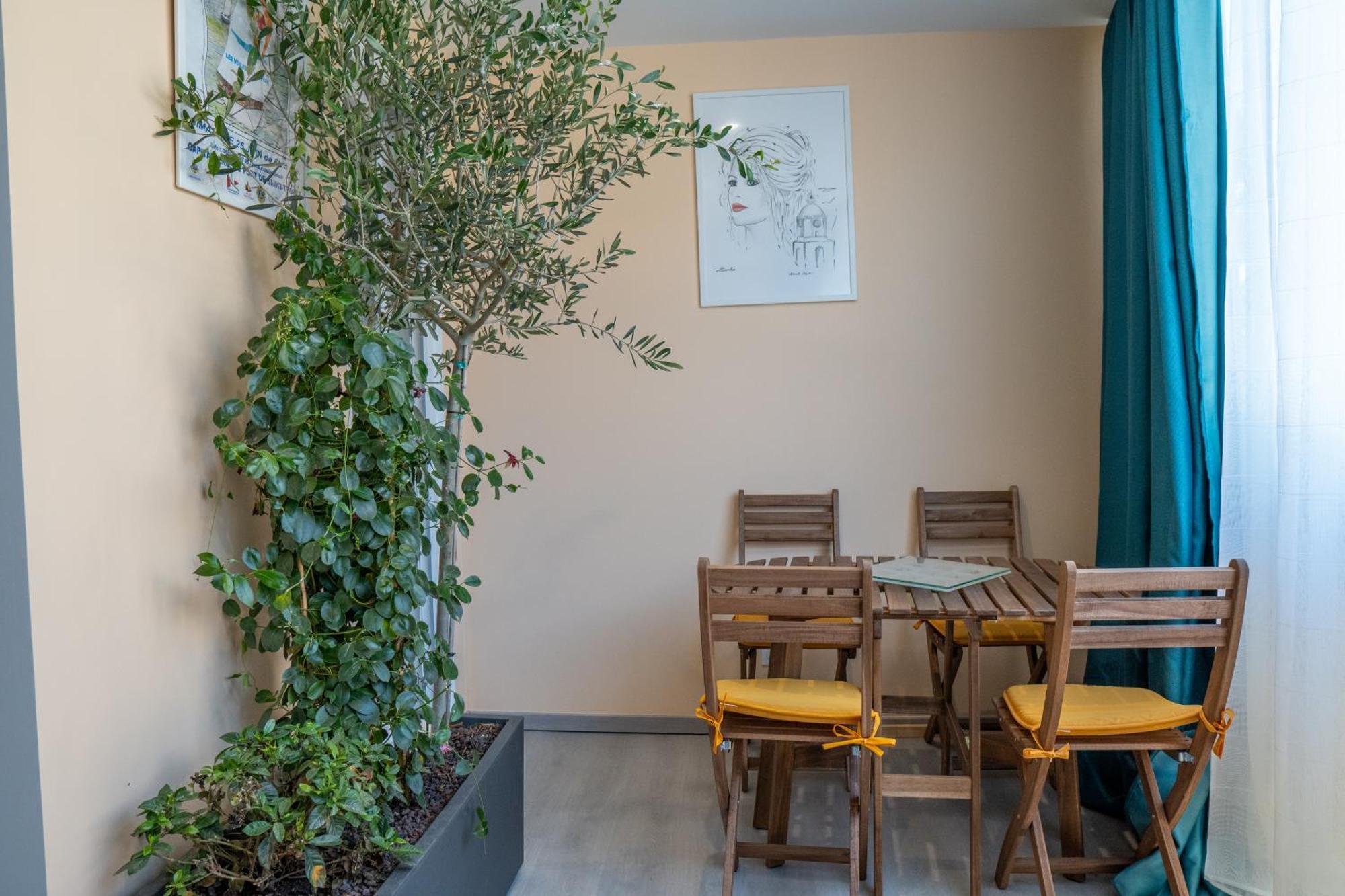 T2! 3 Ou 4 Personnes Centre Ville Neuf Avec Garage Sanary-sur-Mer Bagian luar foto