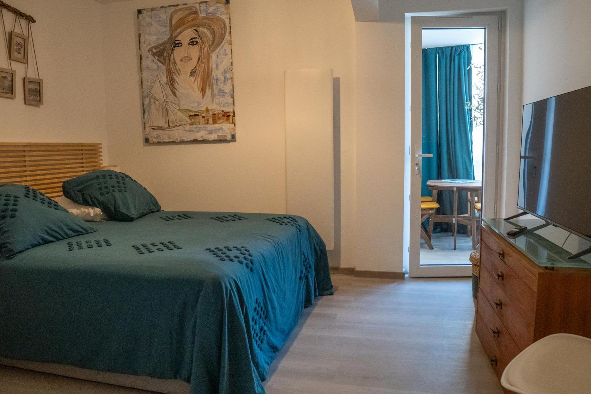 T2! 3 Ou 4 Personnes Centre Ville Neuf Avec Garage Sanary-sur-Mer Bagian luar foto