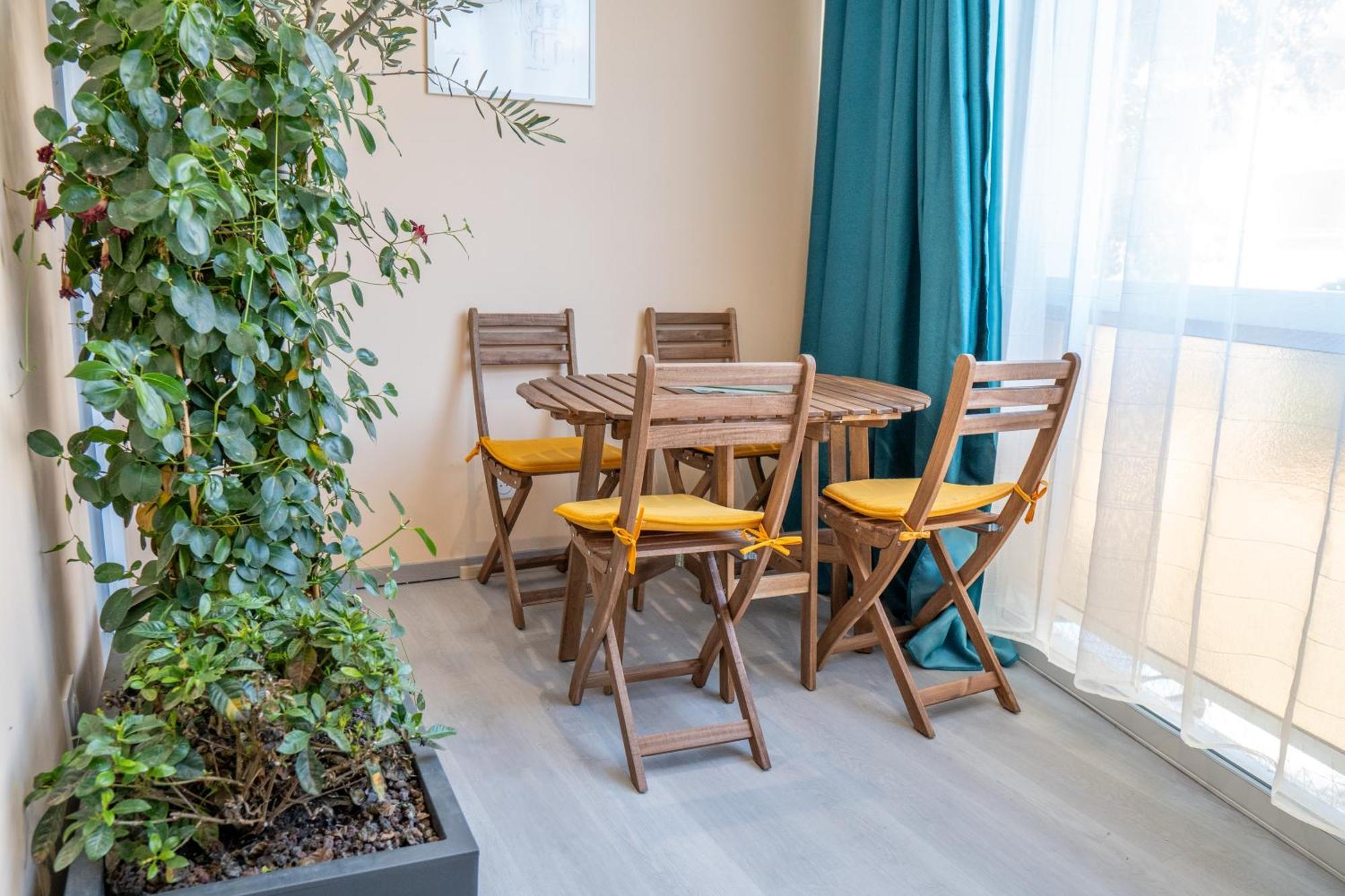 T2! 3 Ou 4 Personnes Centre Ville Neuf Avec Garage Sanary-sur-Mer Bagian luar foto